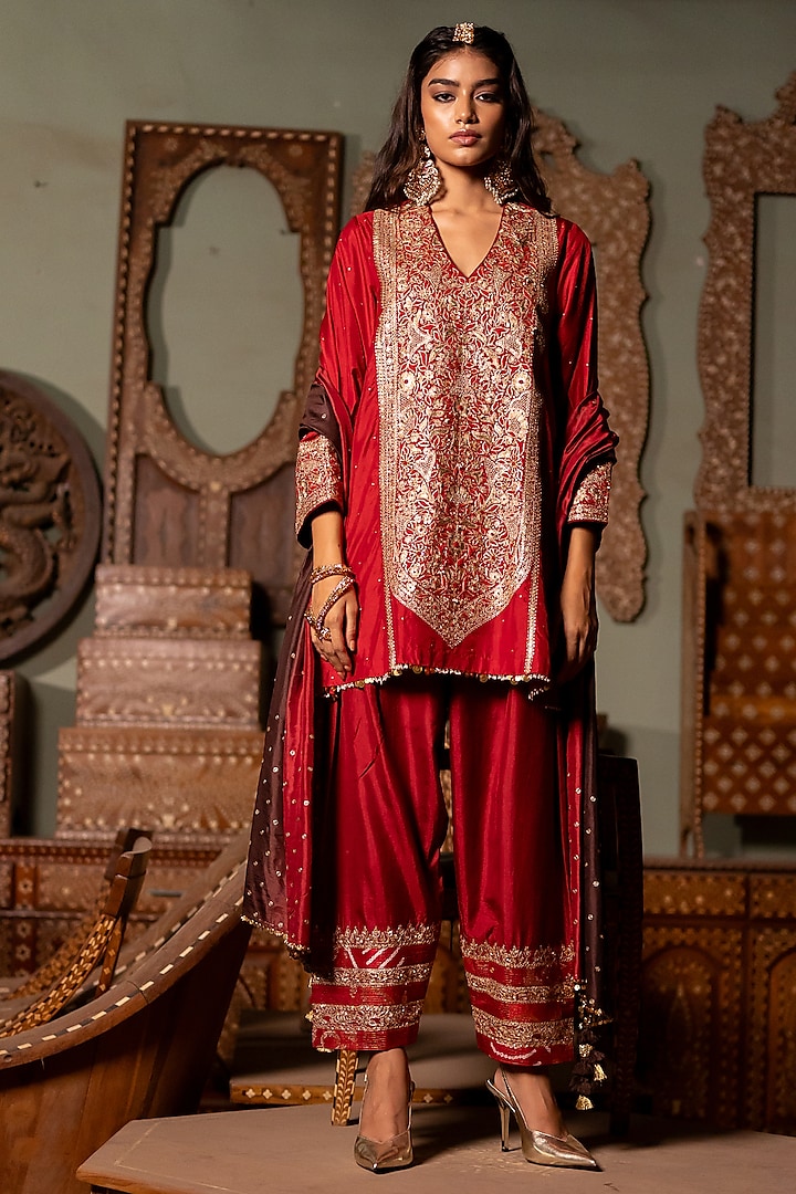 Maroon Silk Cutout Patch Work Kurta Set by Pooja & Keyur at Pernia's Pop Up Shop