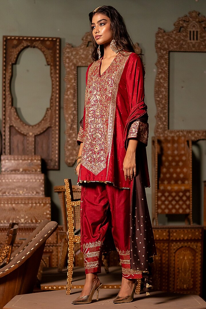 Maroon Silk Cutout Patch Work Kurta Set by Pooja & Keyur at Pernia's Pop Up Shop