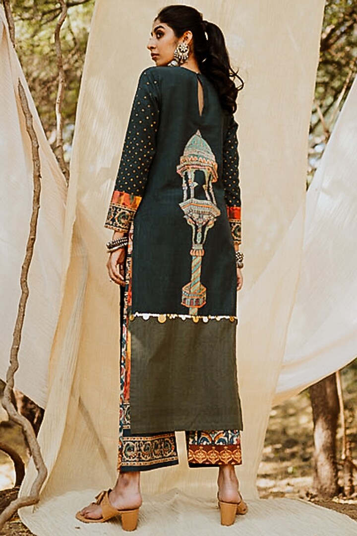 Green Embroidered Kurta Set by Pooja & Keyur at Pernia's Pop Up Shop