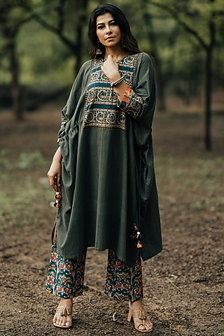 Green Printed Kaftan Kurta Set by Pooja & Keyur
