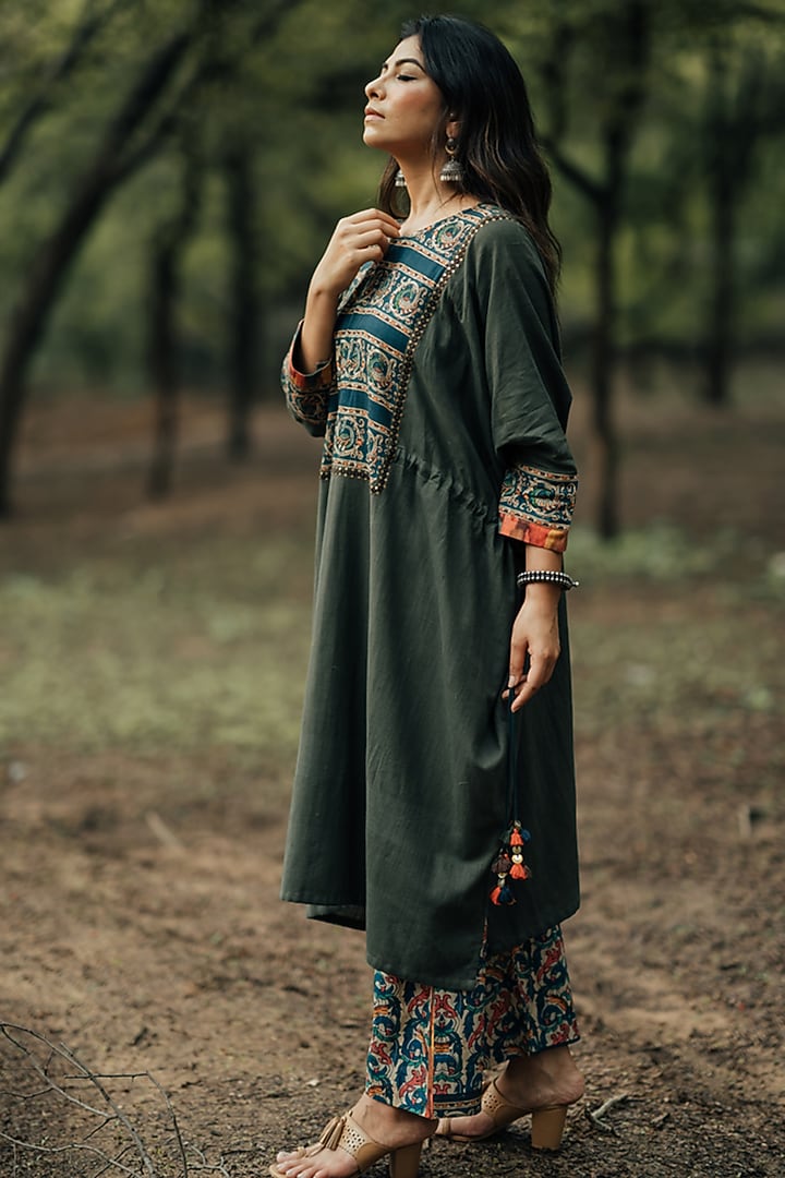 Green Printed Kaftan Kurta Set by Pooja & Keyur at Pernia's Pop Up Shop