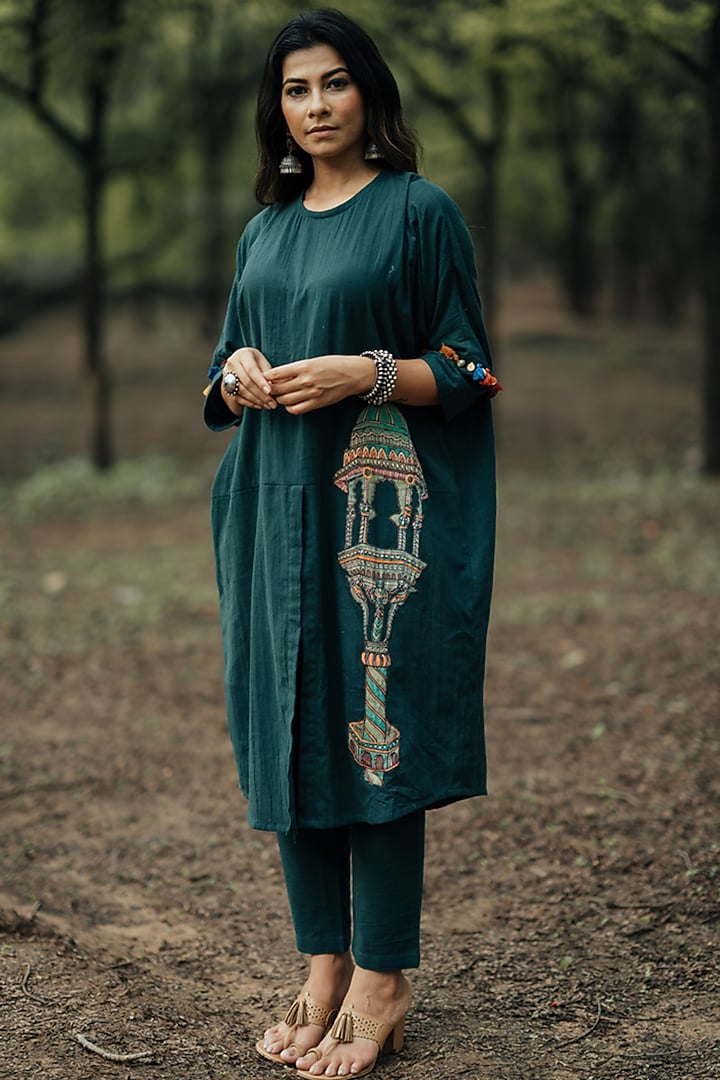 Teal Kurta Set With Applique Work by Pooja & Keyur at Pernia's Pop Up Shop