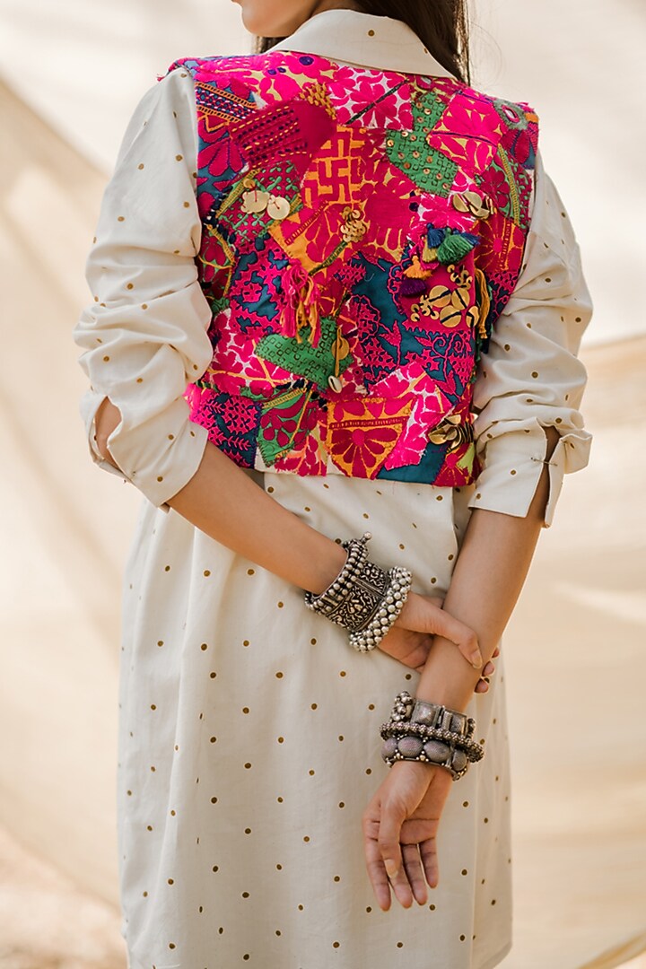 White Embroidered Kurta Set by Pooja & Keyur at Pernia's Pop Up Shop
