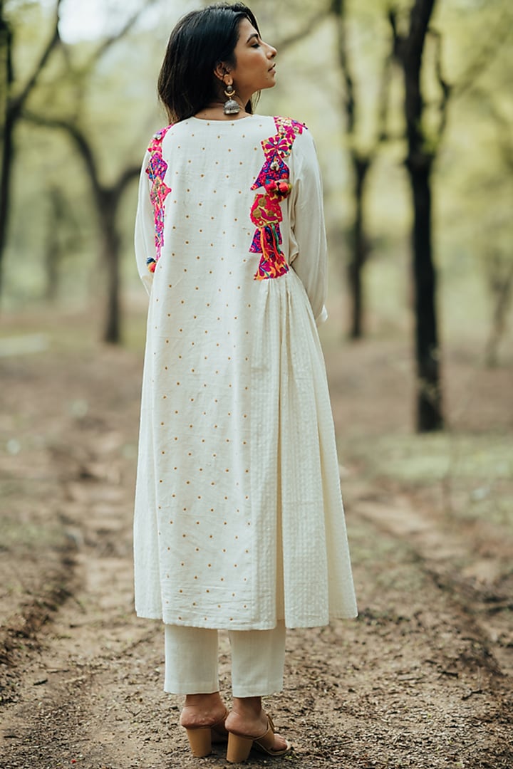 White Kutch Embroidered Party Wear Anarkali Set by Pooja & Keyur at Pernia's Pop Up Shop