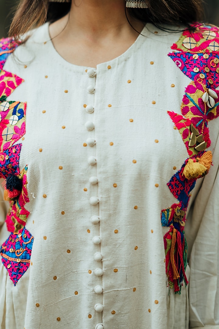 White Kutch Embroidered Party Wear Anarkali Set by Pooja & Keyur at Pernia's Pop Up Shop