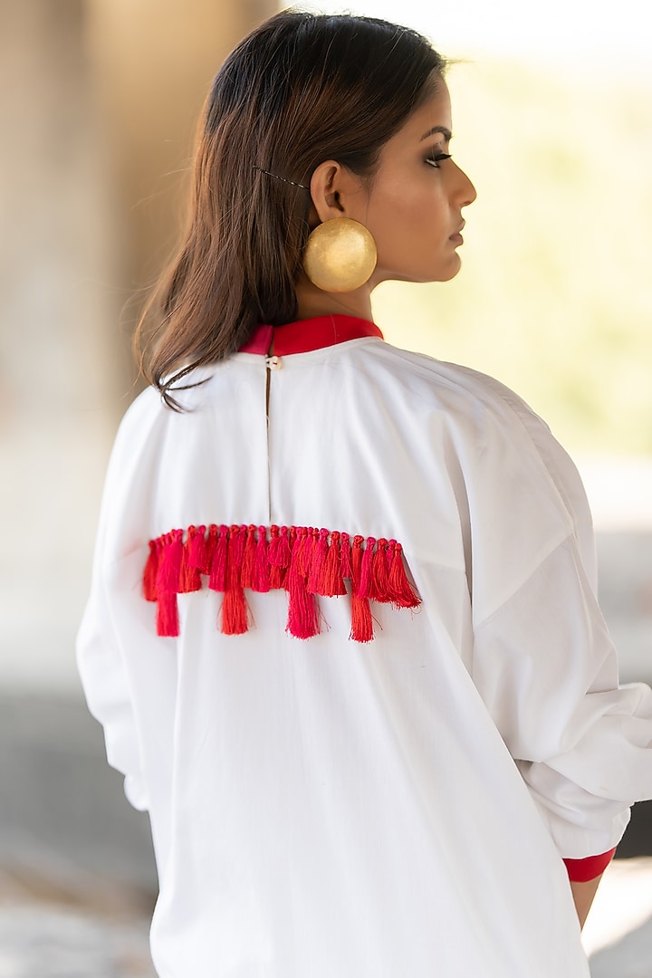 White Cotton Satin Printed Kurta Set by Pooja & Keyur at Pernia's Pop Up Shop