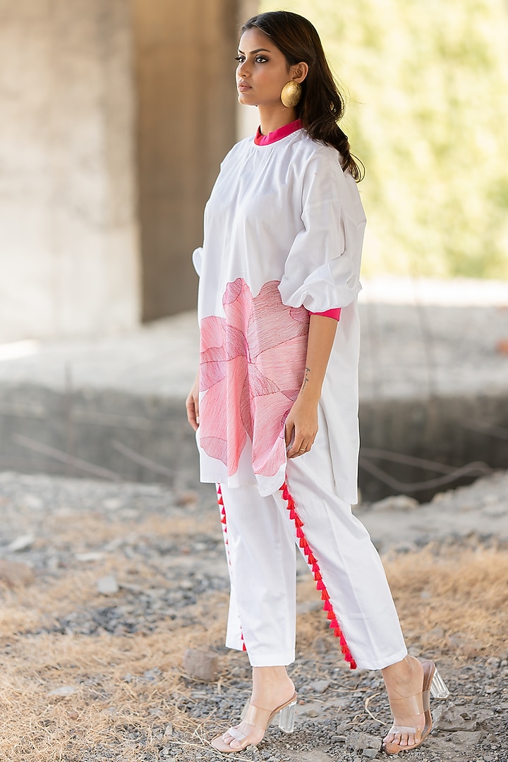 White Cotton Satin Printed Kurta Set by Pooja & Keyur at Pernia's Pop Up Shop