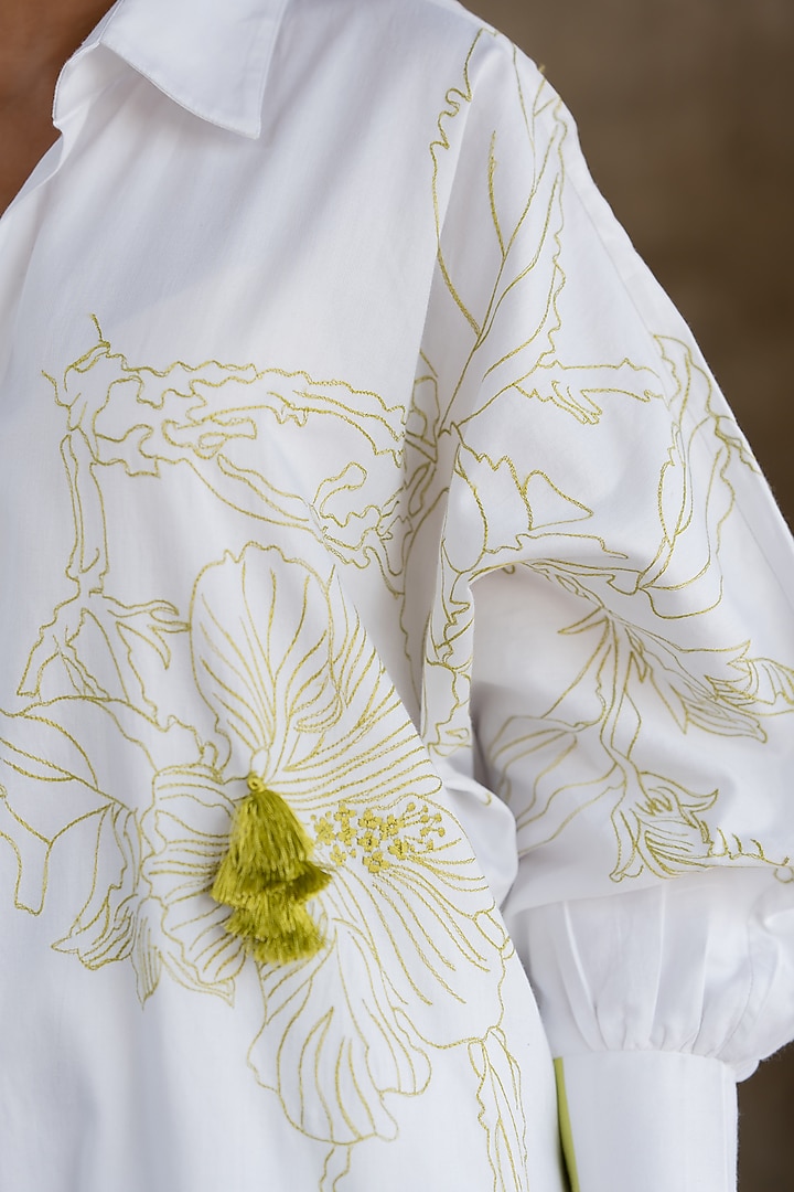 White Cotton Satin Embroidered Kurta Set by Pooja & Keyur at Pernia's Pop Up Shop