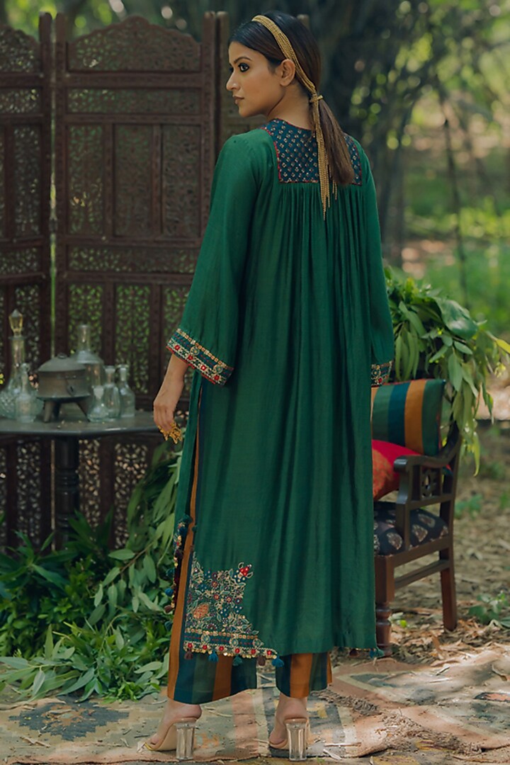 Green Silk Embroidered Kurta Set by Pooja & Keyur at Pernia's Pop Up Shop