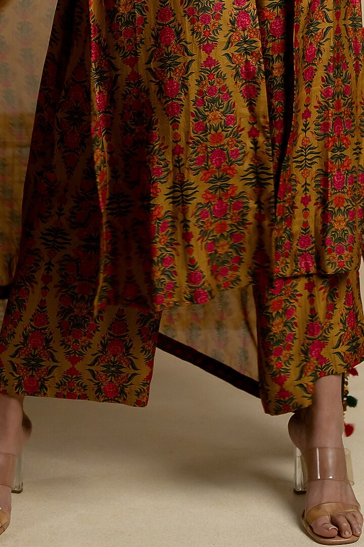Mustard Organza Aari Embroidered Cape Set by Pooja & Keyur at Pernia's Pop Up Shop