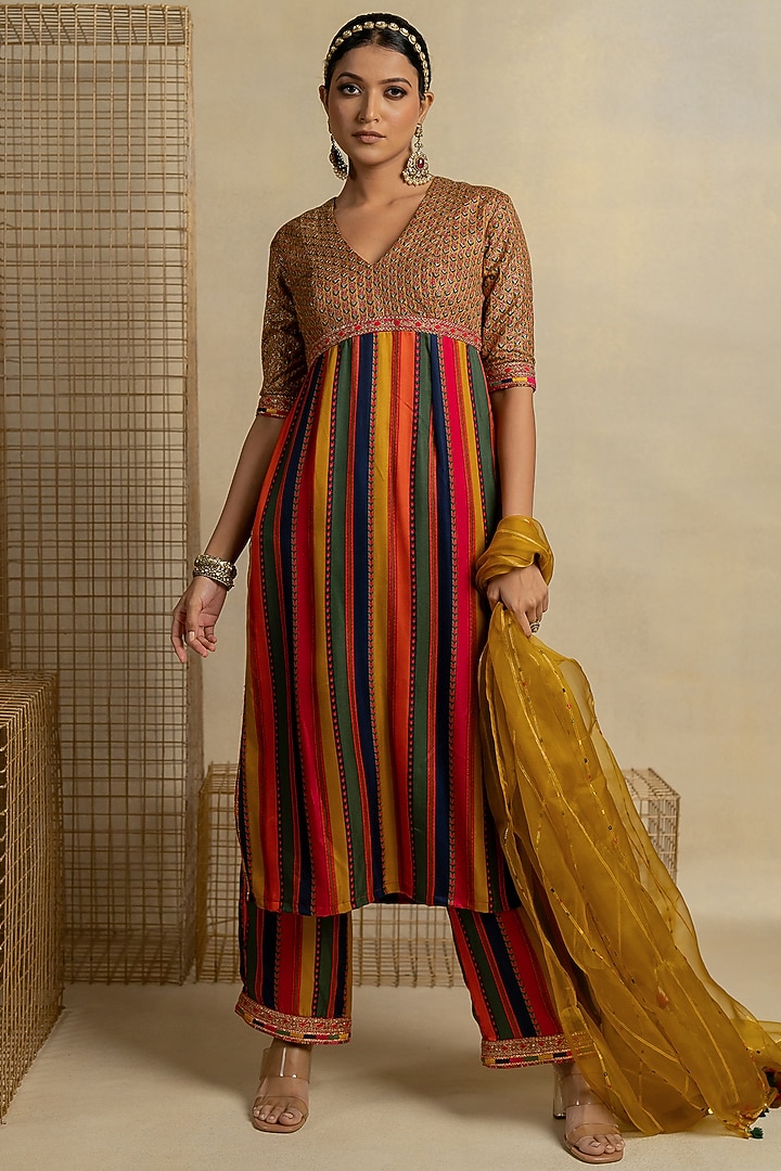 Yellow Organza Aari Embroidered Dupatta by Pooja & Keyur at Pernia's Pop Up Shop