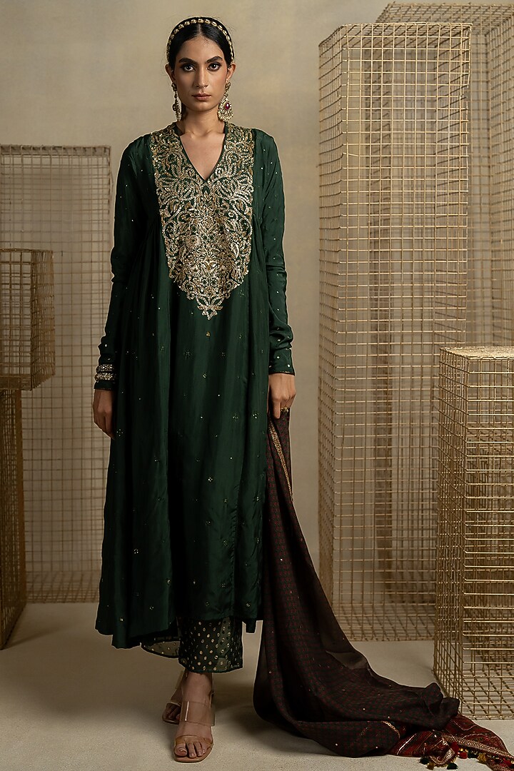 Brown Organza Aari Embroidered Dupatta by Pooja & Keyur at Pernia's Pop Up Shop