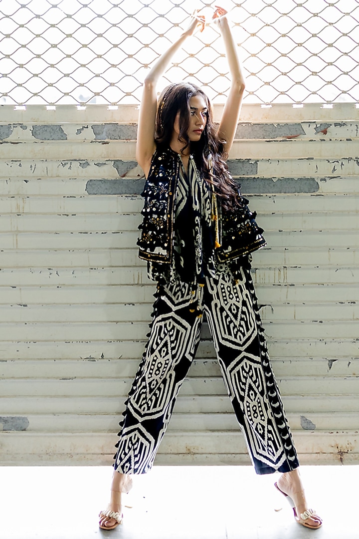 Black & White Cotton Silk Embroidered Co-Ord Set by Pooja & Keyur at Pernia's Pop Up Shop