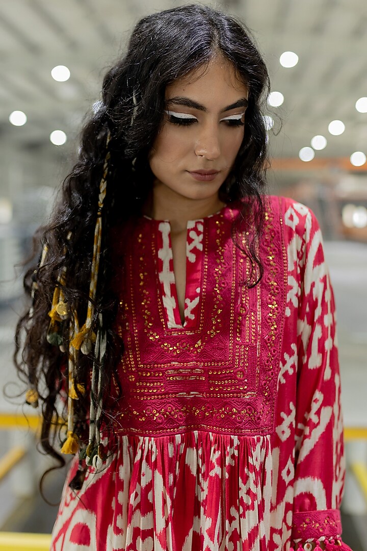 Brick Cotton Satin Embroidered Kurta Set by Pooja & Keyur at Pernia's Pop Up Shop