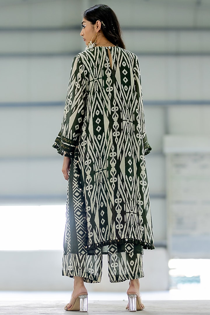Olive Green Cotton Silk Embroidered Kurta Set by Pooja & Keyur at Pernia's Pop Up Shop