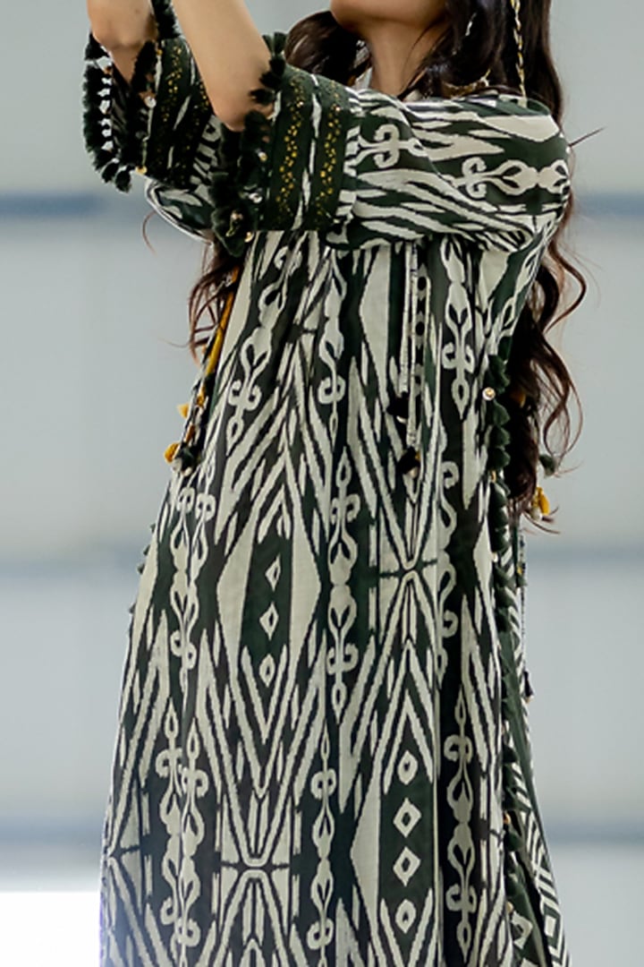 Olive Green Cotton Silk Embroidered Kurta Set by Pooja & Keyur at Pernia's Pop Up Shop