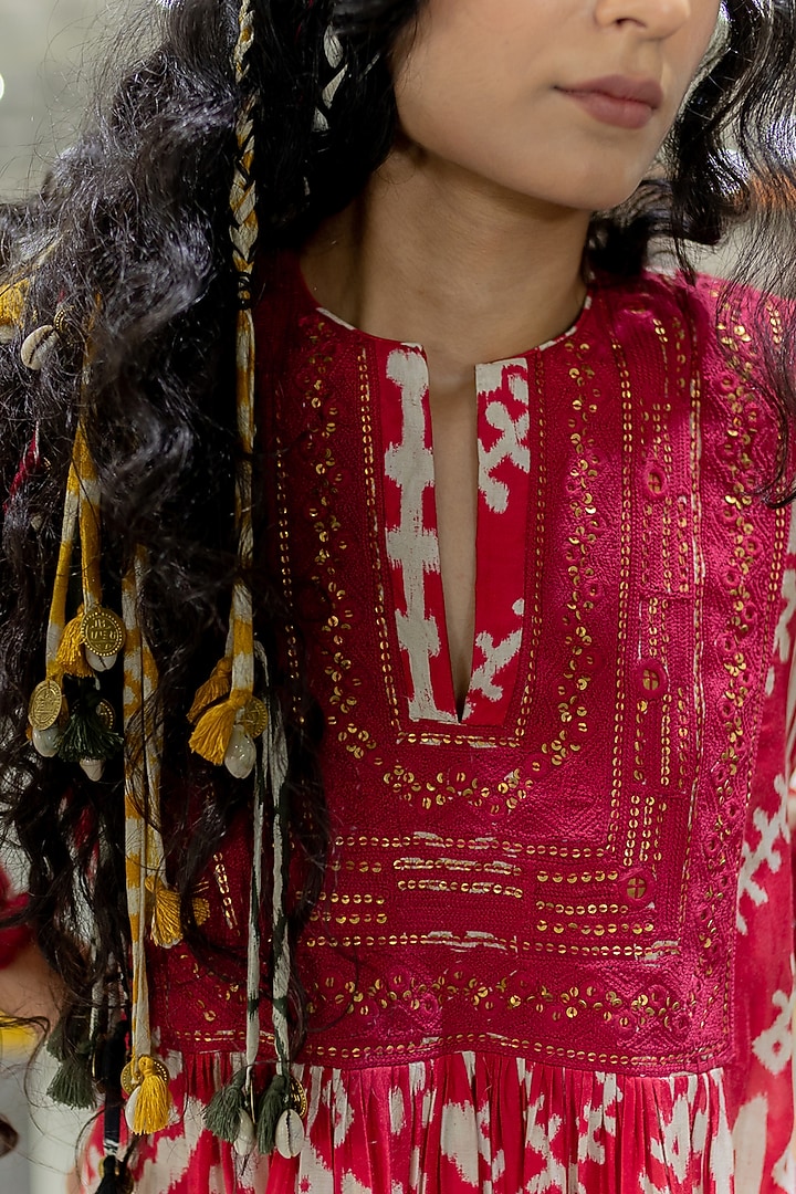 Olive Green Cotton Silk Embroidered Kurta Set by Pooja & Keyur at Pernia's Pop Up Shop