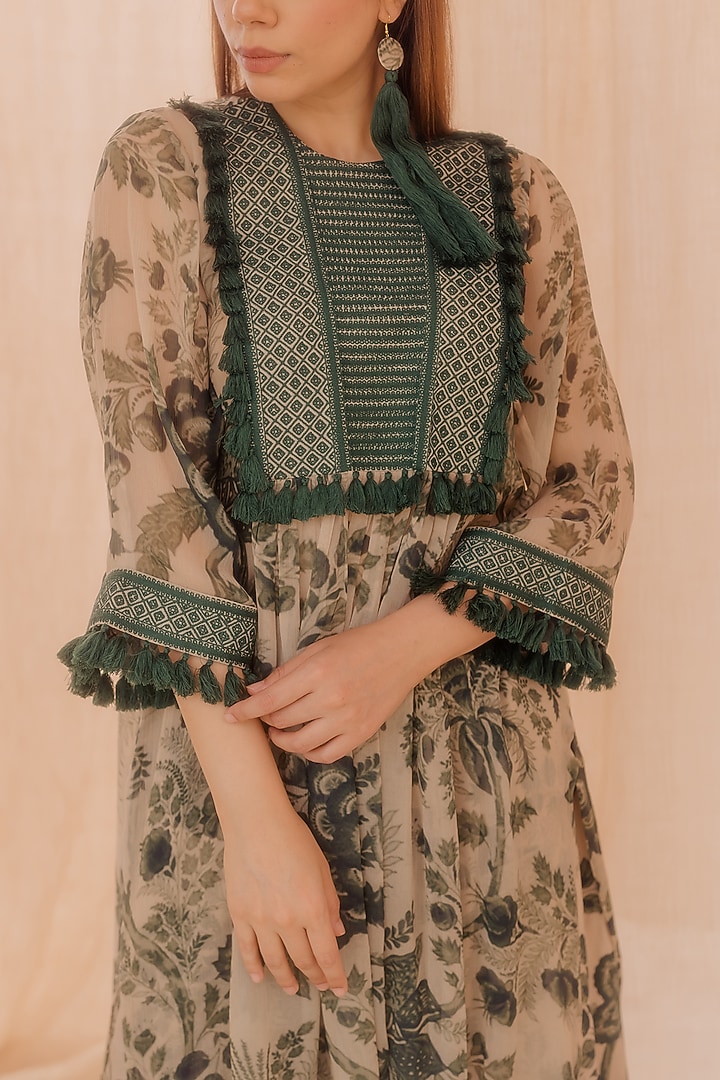 Green Printed Kurta Set by Pooja & Keyur at Pernia's Pop Up Shop