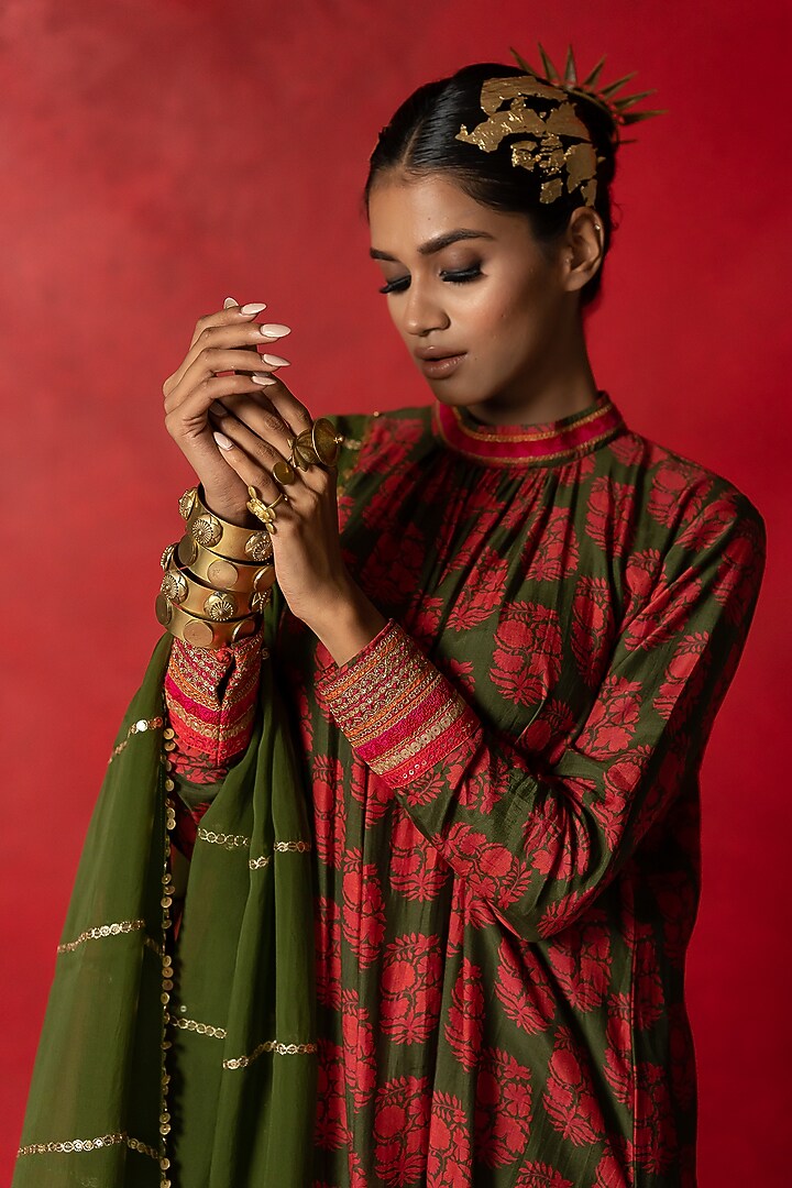 Olive Green Printed Kurta Set by Pooja & Keyur at Pernia's Pop Up Shop