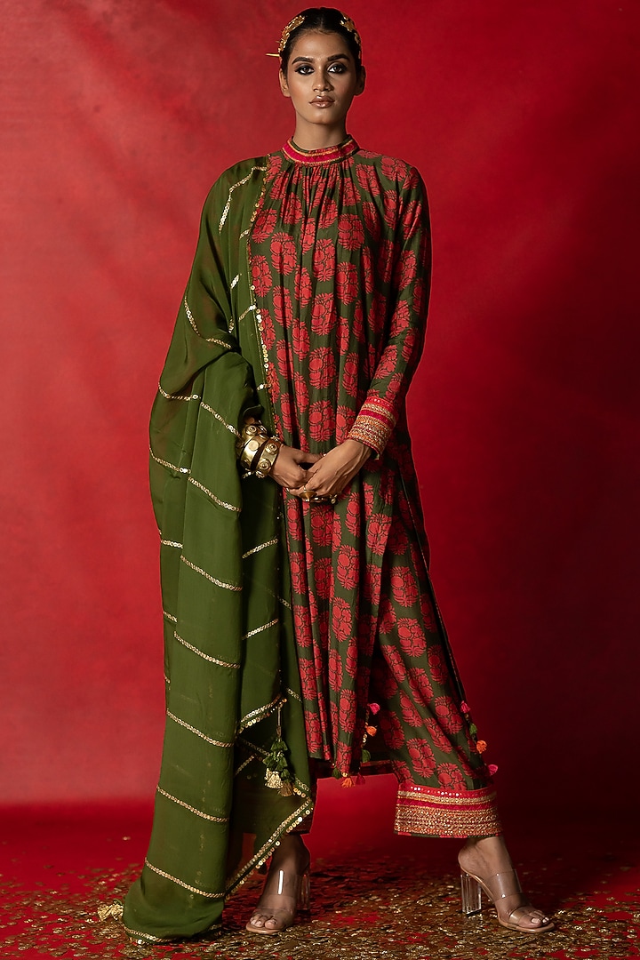 Olive Green Organza Dupatta by Pooja & Keyur at Pernia's Pop Up Shop