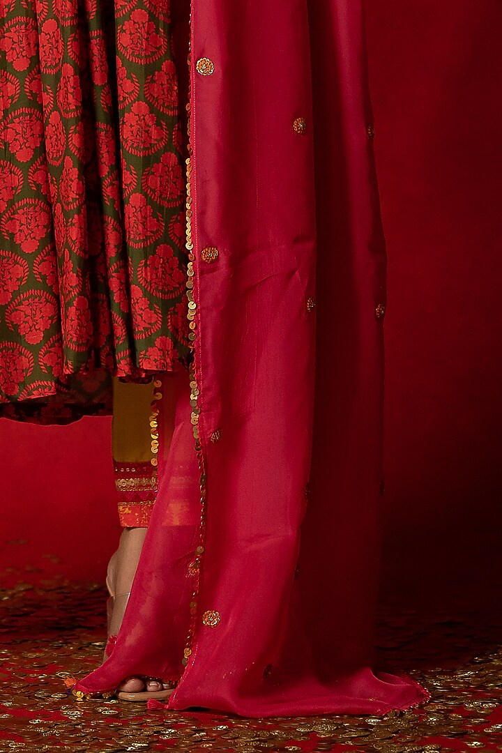 Pink Organza Embroidered Dupatta by Pooja & Keyur at Pernia's Pop Up Shop