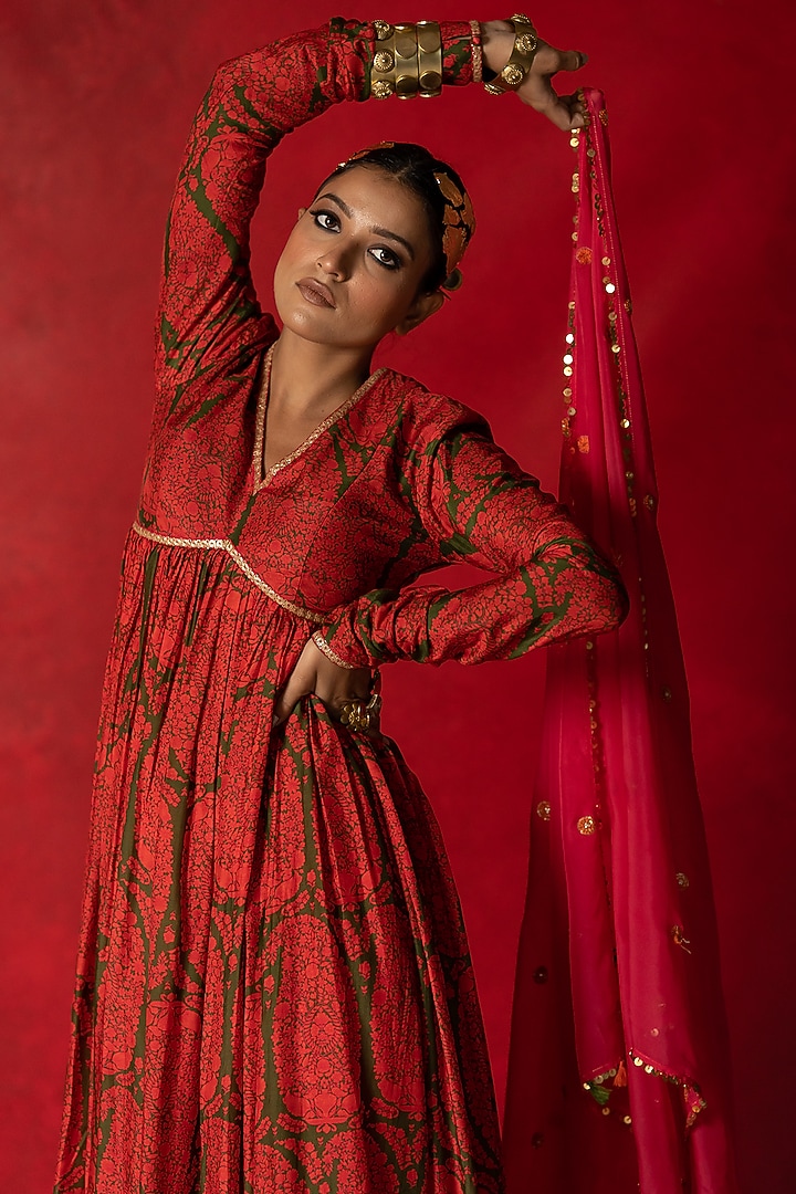 Pink Organza Embroidered Dupatta by Pooja & Keyur at Pernia's Pop Up Shop