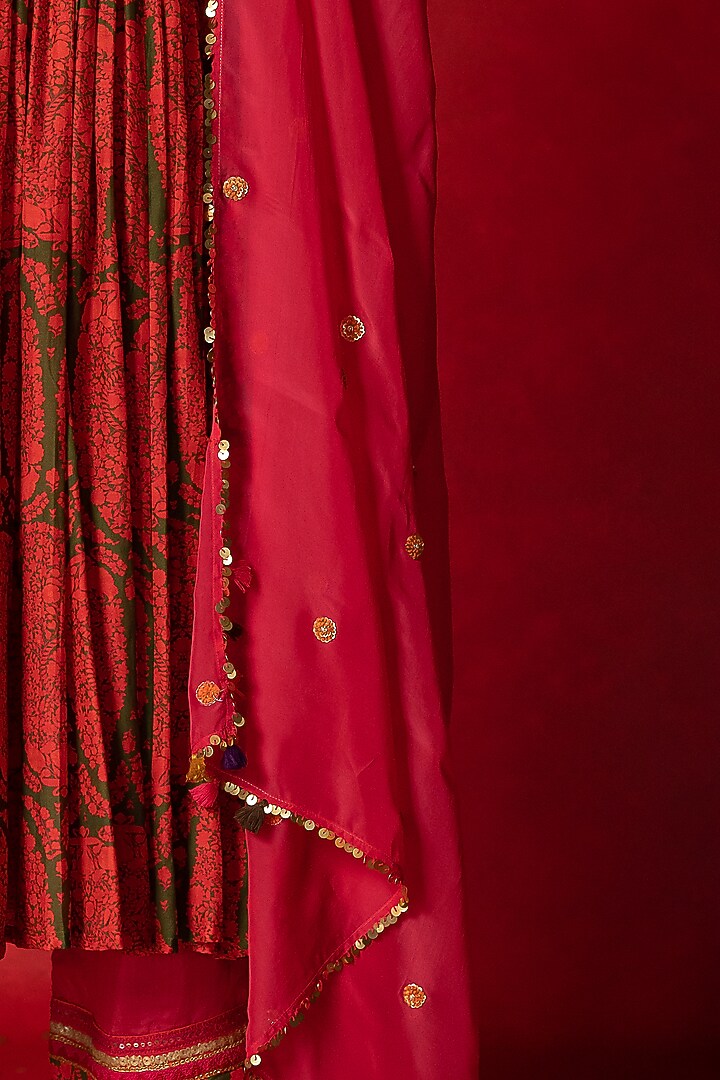 Pink Organza Embroidered Dupatta by Pooja & Keyur at Pernia's Pop Up Shop