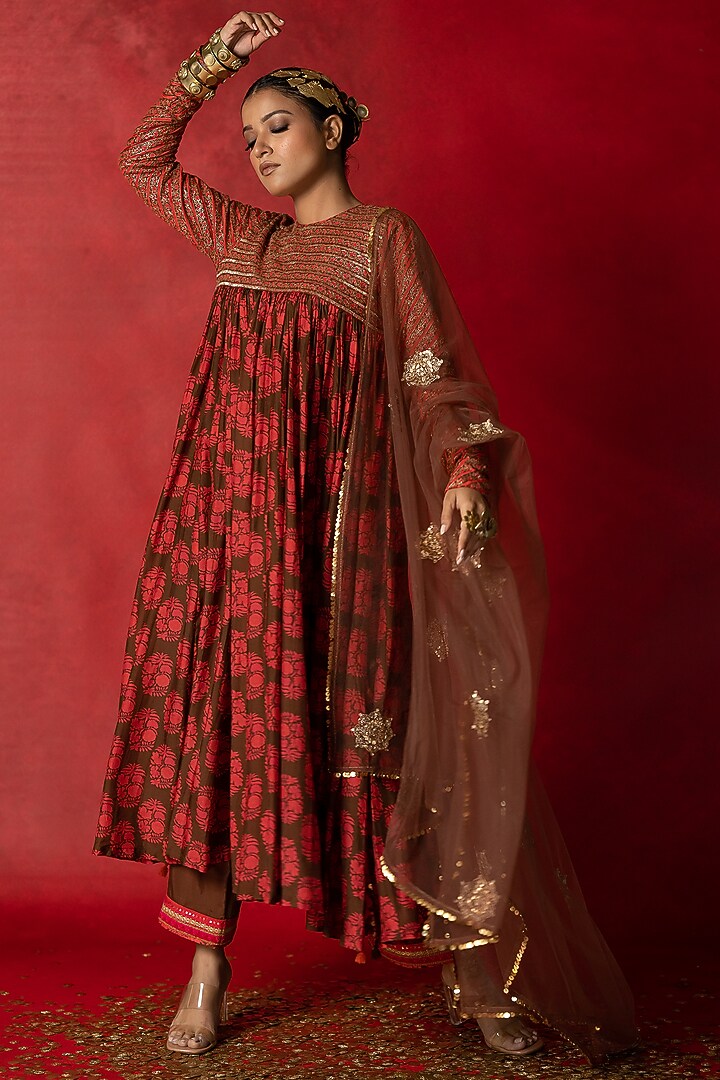 Brown Tulle Dupatta by Pooja & Keyur at Pernia's Pop Up Shop