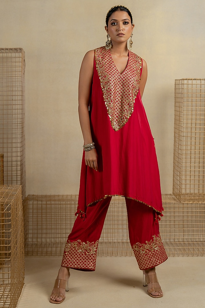 Rani Pink Silk Aari Embroidered Kurta Set by Pooja & Keyur at Pernia's Pop Up Shop