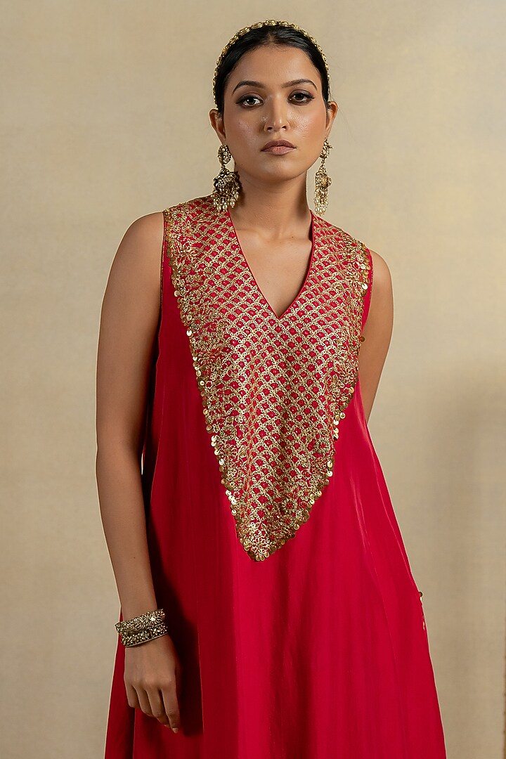 Rani Pink Silk Aari Embroidered Kurta Set by Pooja & Keyur at Pernia's Pop Up Shop