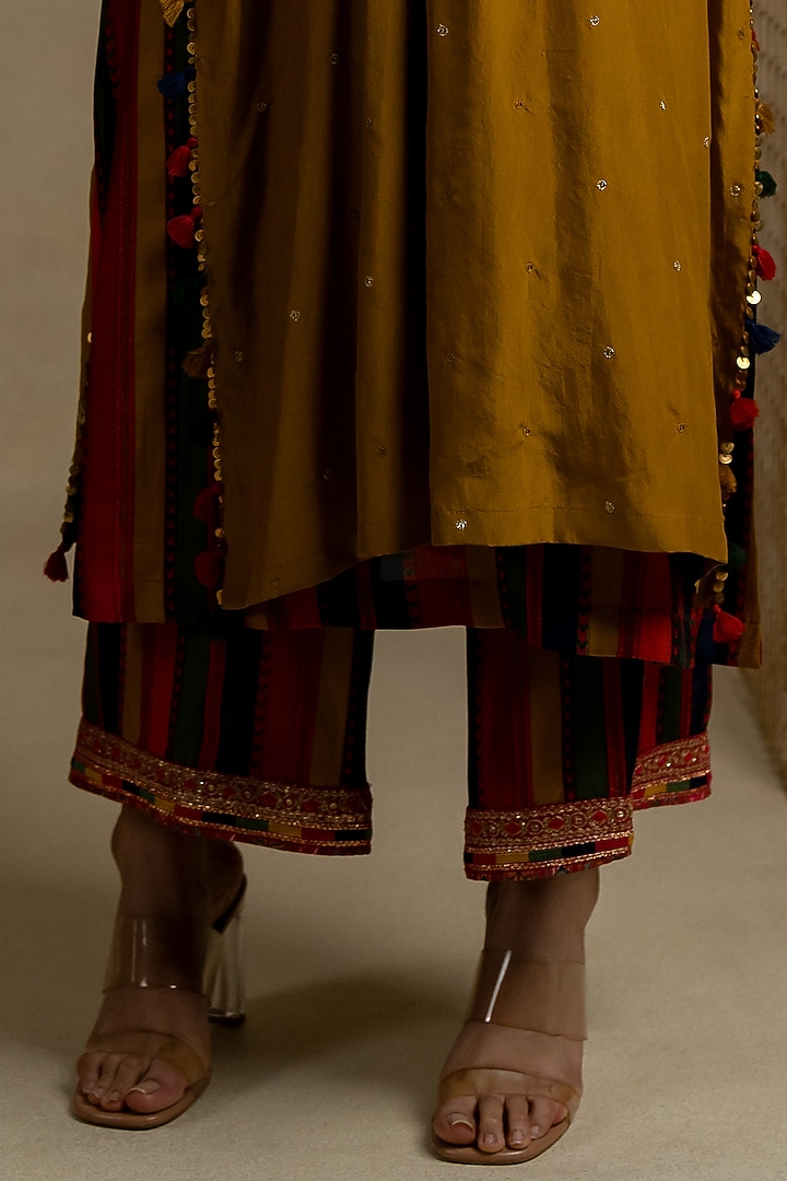 Yellow Silk Aari Embroidered Kurta Set by Pooja & Keyur at Pernia's Pop Up Shop