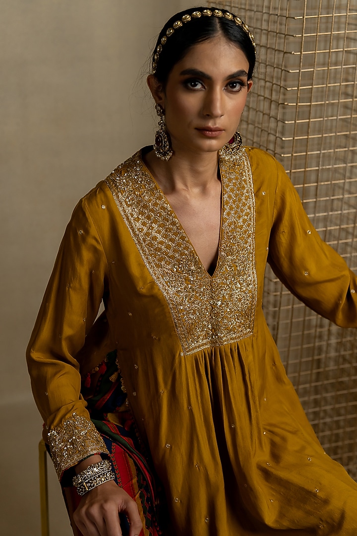 Yellow Silk Aari Embroidered Kurta Set by Pooja & Keyur at Pernia's Pop Up Shop