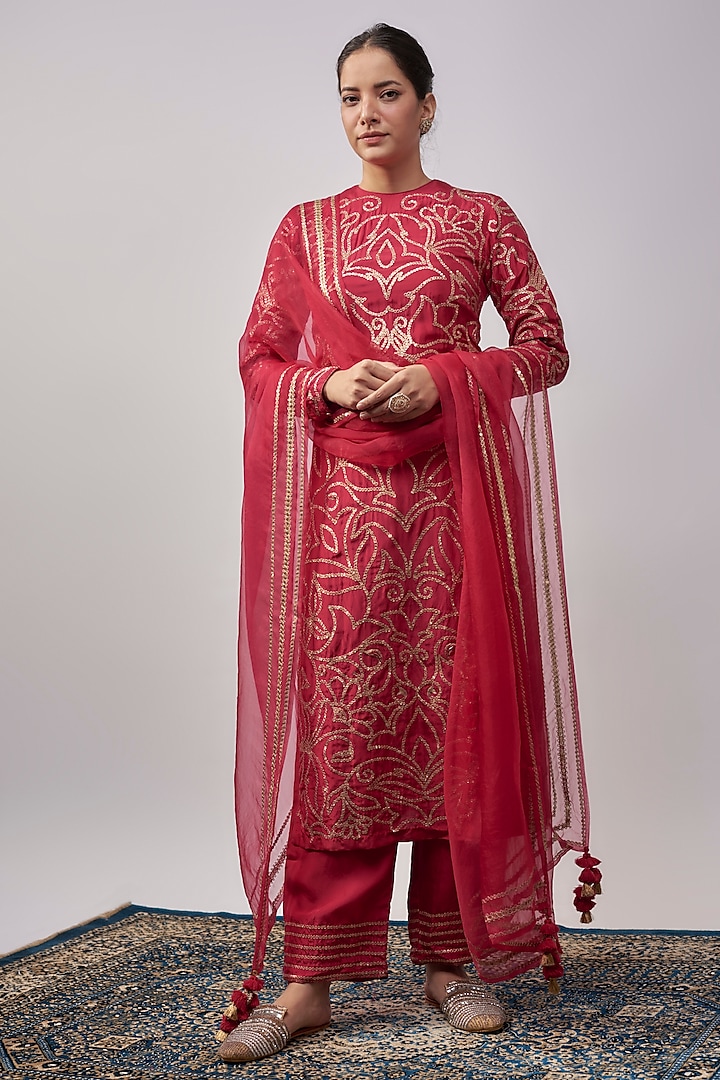 Fuchsia Silk Aari Embroidered Kurta Set by Pooja & Keyur at Pernia's Pop Up Shop