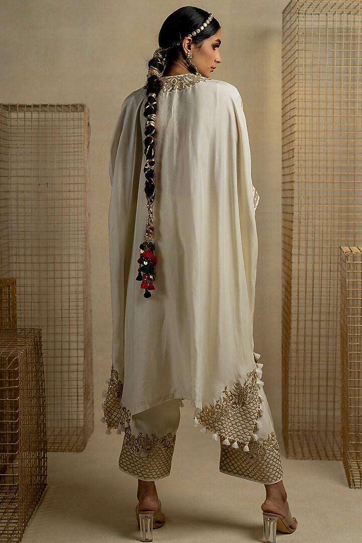 White Silk Aari Embroidered Kaftan Set by Pooja & Keyur at Pernia's Pop Up Shop