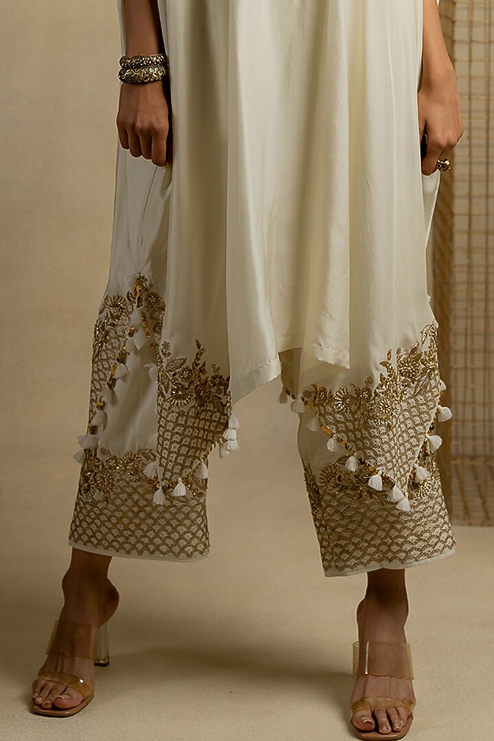 White Silk Aari Embroidered Kaftan Set by Pooja & Keyur at Pernia's Pop Up Shop
