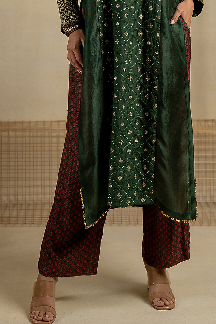 Mehendi Green Organza Aari Embroidered Kurta Set by Pooja & Keyur at Pernia's Pop Up Shop