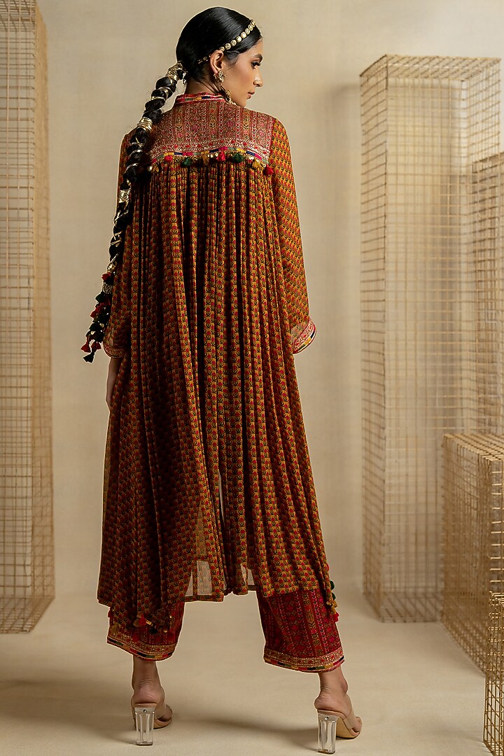 Beige Chiffon Aari Embroidered Kurta Set by Pooja & Keyur at Pernia's Pop Up Shop