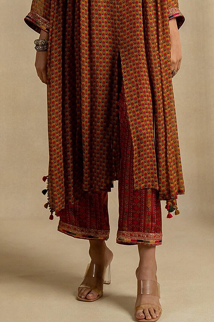 Beige Chiffon Aari Embroidered Kurta Set by Pooja & Keyur at Pernia's Pop Up Shop
