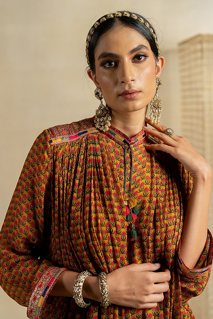 Beige Chiffon Aari Embroidered Kurta Set by Pooja & Keyur at Pernia's Pop Up Shop