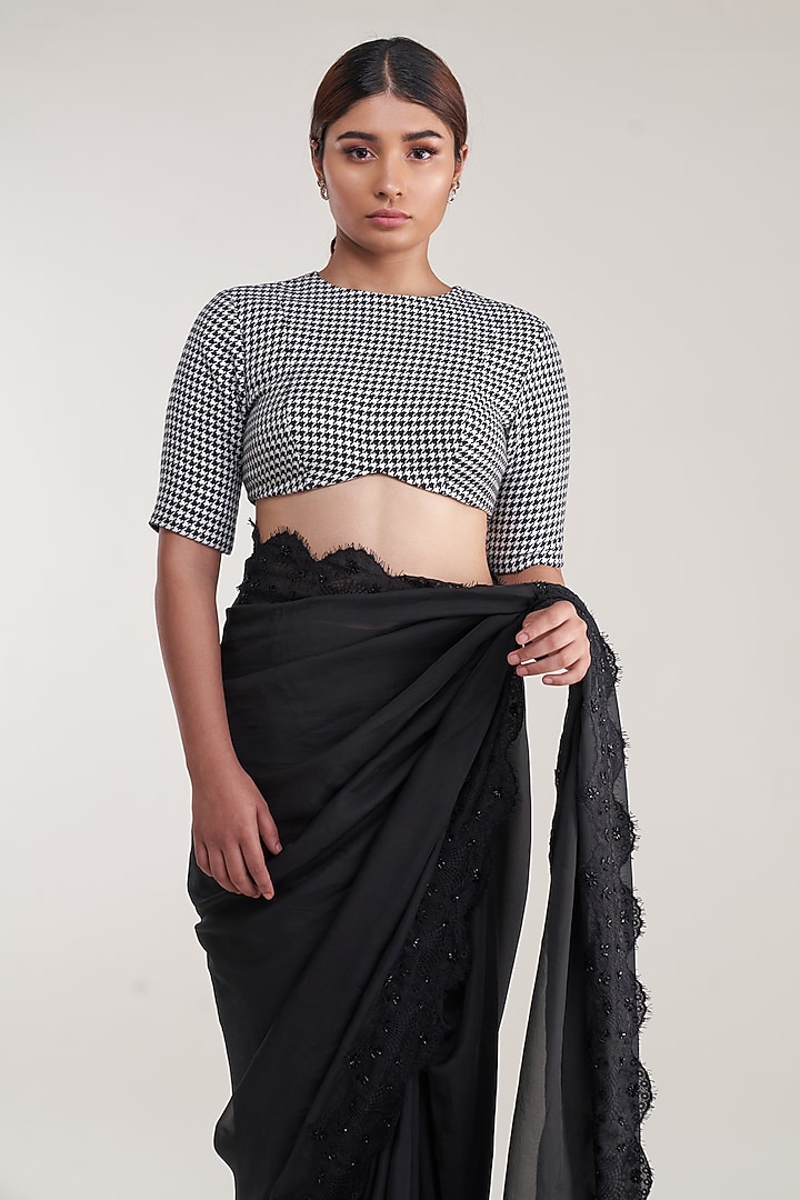 Black Pure Organza Embroidered Party Wear Saree Set by Pooja Bagaria at Pernia's Pop Up Shop