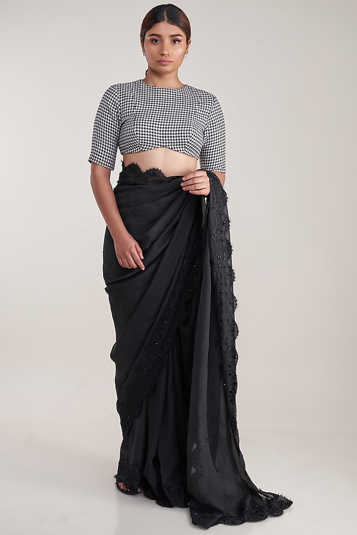 Black Pure Organza Embroidered Party Wear Saree Set by Pooja Bagaria at Pernia's Pop Up Shop