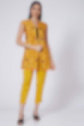 Yellow Printed Co-Ord Set by Pooja Bagaria at Pernia's Pop Up Shop