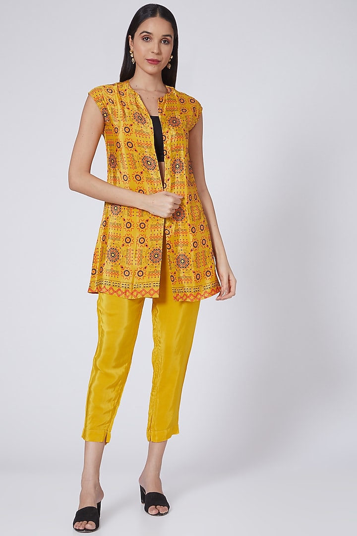 Yellow Printed Co-Ord Set by Pooja Bagaria at Pernia's Pop Up Shop