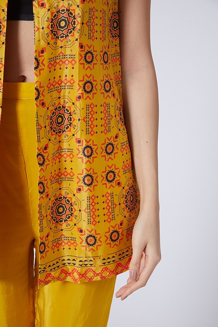 Yellow Printed Co-Ord Set by Pooja Bagaria at Pernia's Pop Up Shop