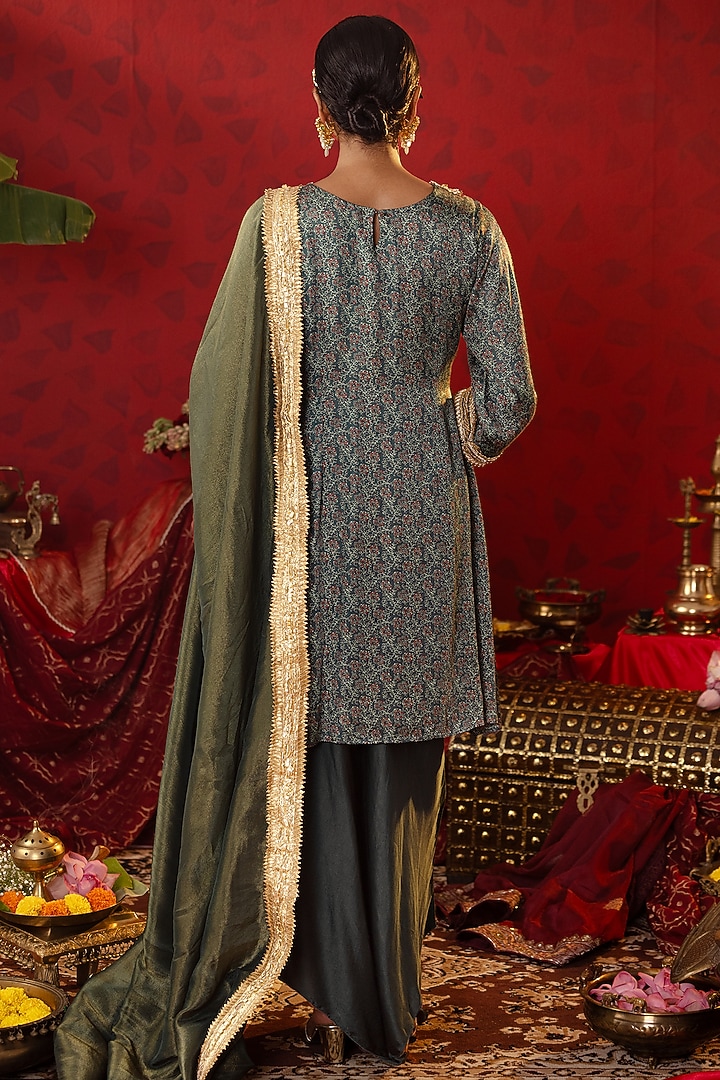Emerald Green Natural Satin Linen Gota Work Kurta Set by Pooja Bagaria at Pernia's Pop Up Shop