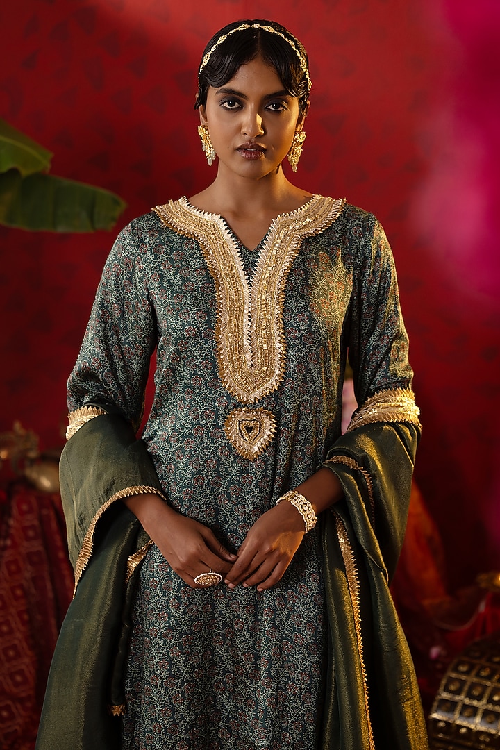 Emerald Green Natural Satin Linen Gota Work Kurta Set by Pooja Bagaria at Pernia's Pop Up Shop