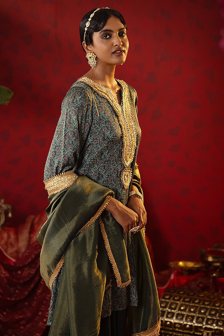 Emerald Green Natural Satin Linen Gota Work Kurta Set by Pooja Bagaria at Pernia's Pop Up Shop