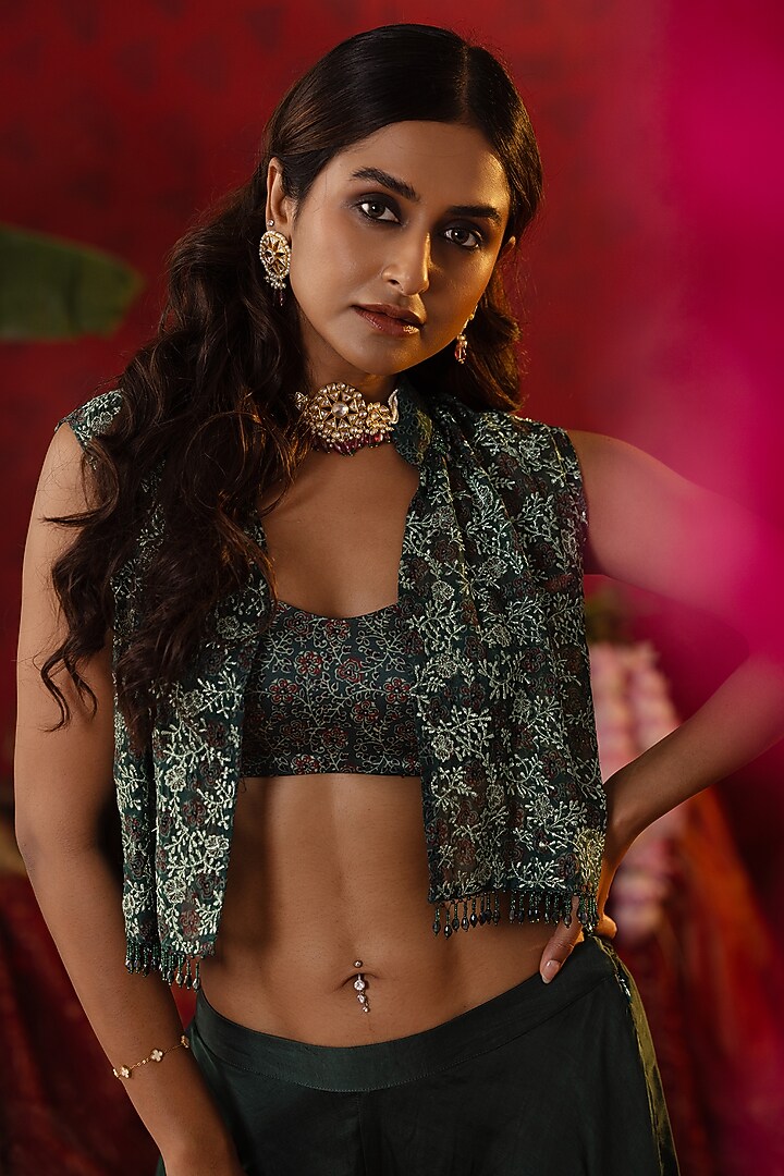 Emerald Green Natural Linen Zari Embellished Cropped Jacket Set by Pooja Bagaria at Pernia's Pop Up Shop