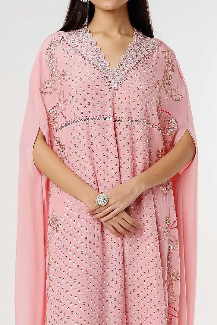 Mauve Crepe Embroidered Kurta Set by Poornima NS at Pernia's Pop Up Shop