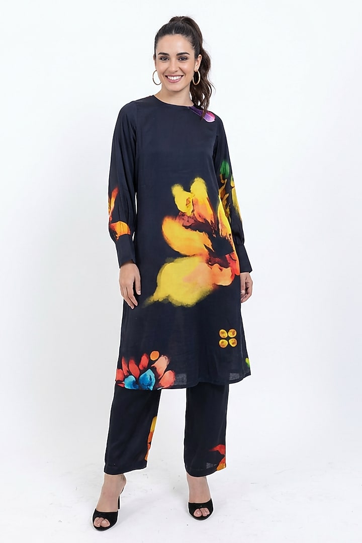 Black vegan Silk Printed Kurta Set by POP SUGAR at Pernia's Pop Up Shop